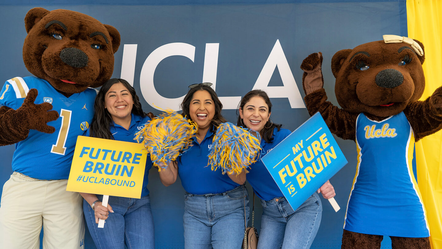 ucla bruins posing with joe bruin and josie bruin